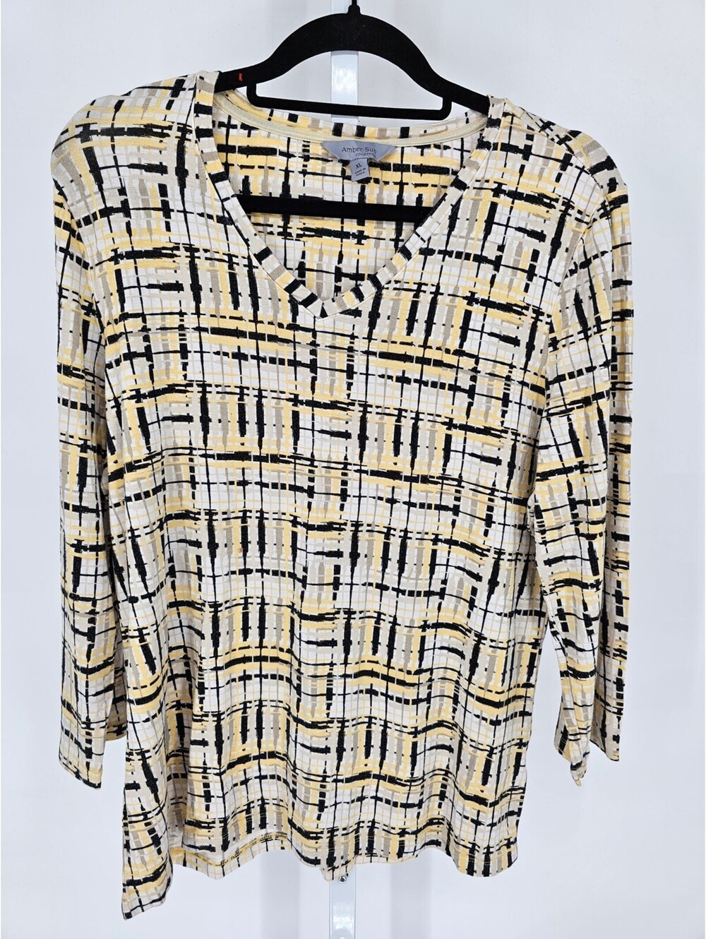Amber Sun Womens Sz XL Long Sleeve V Neck Blouse Yellow Black Abstract Print